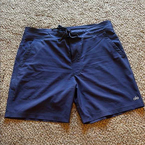 ALO Yoga Board Shorts - Picture 1 of 4